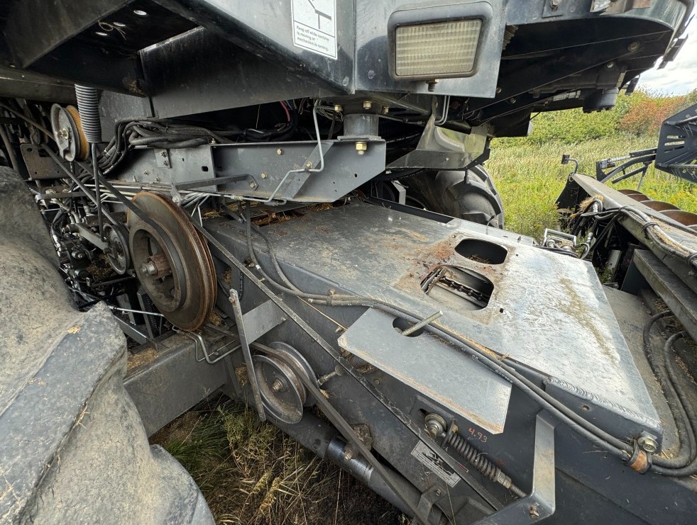 2008 Gleaner R75 Combine - Image 16