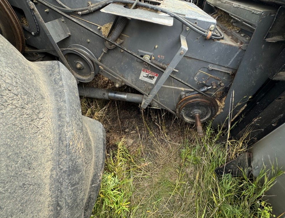 2008 Gleaner R75 Combine - Image 18