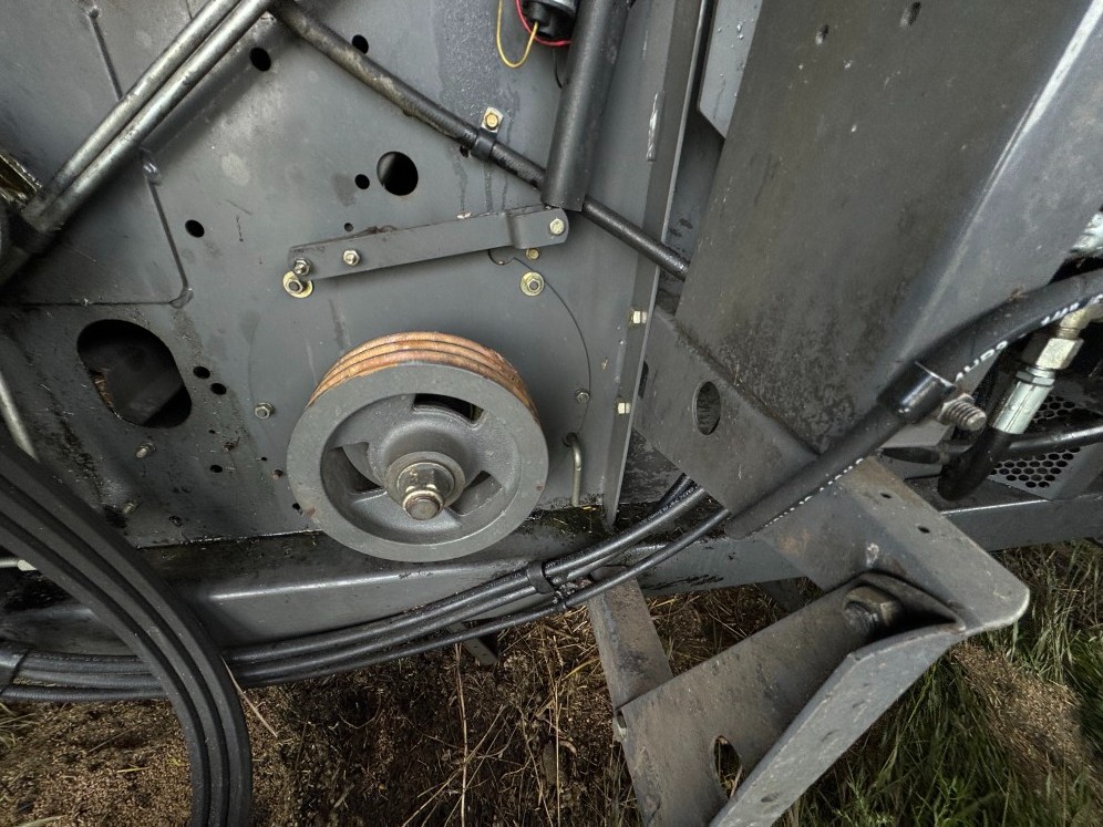2008 Gleaner R75 Combine - Image 23