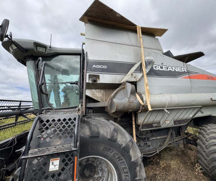 2008 Gleaner R75 Combine - Image 3
