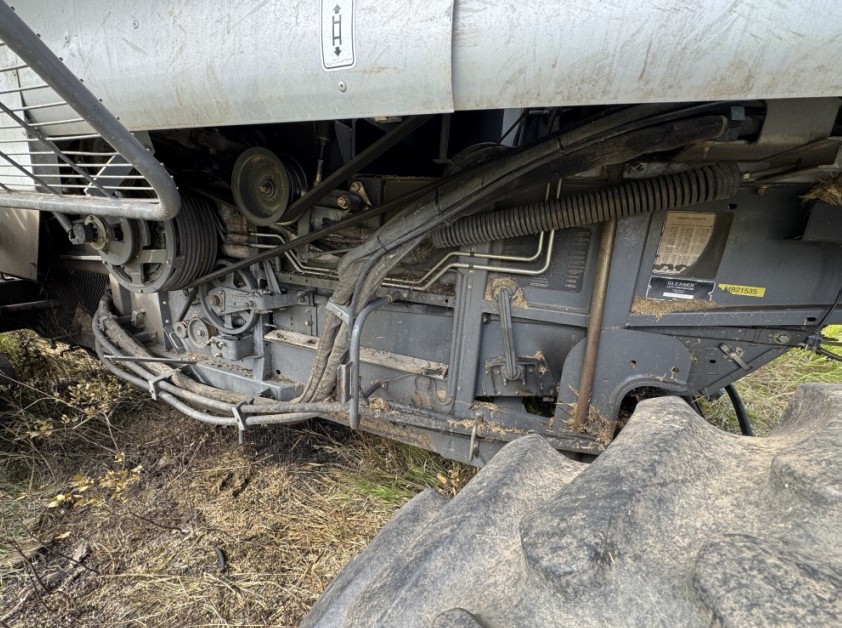 2008 Gleaner R75 Combine - Image 34