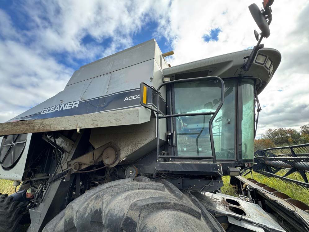 2008 Gleaner R75 Combine - Image 4