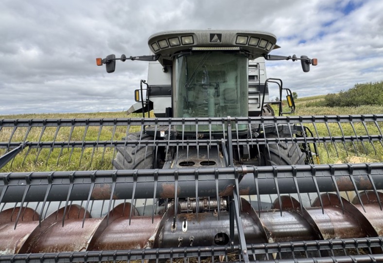 2008 Gleaner R75 Combine - Image 6