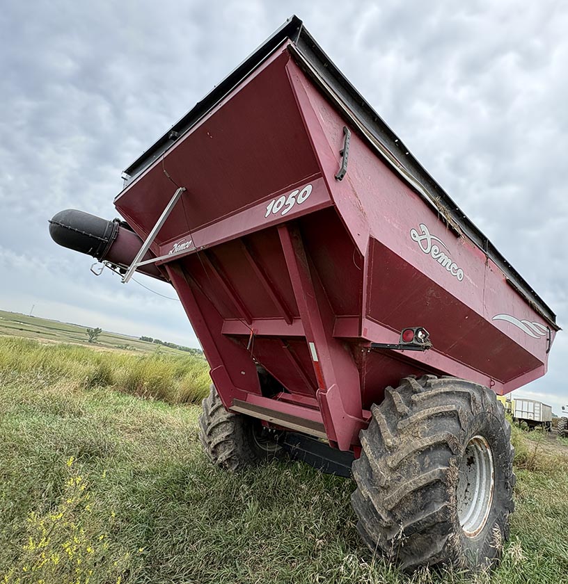 2010 Demco 1050 Grain Cart - Image 4