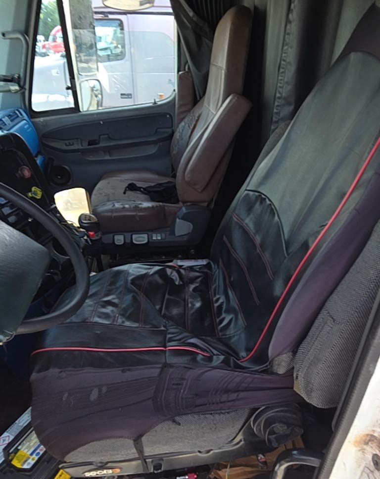 2010 Freightliner Columbia 120 - Image 12