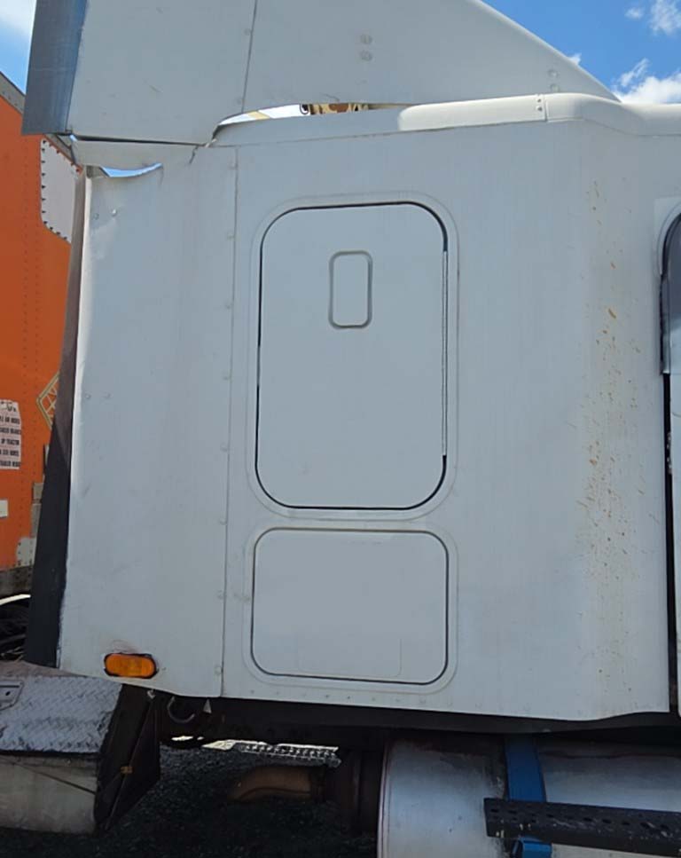 2010 Freightliner Columbia 120 - Image 7