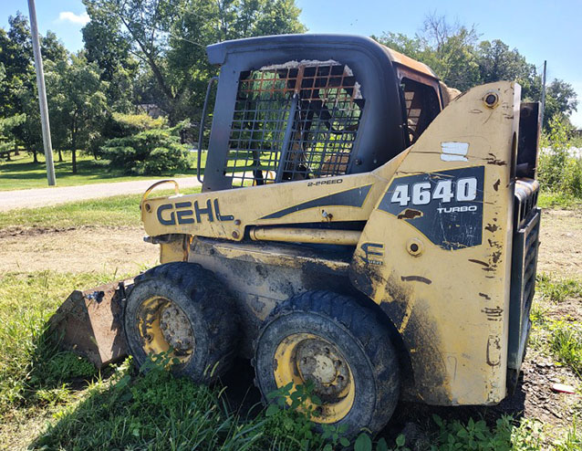 2011 Gehl 4640 Skid Steer - Image 2