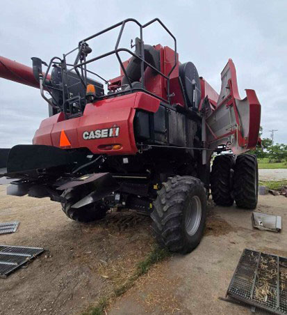 2013 CASE IH 8230 Combine - Image 2