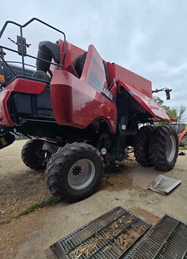 2013 CASE IH 8230 Combine - Image 4