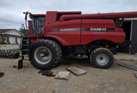 2013 CASE IH 8230 Combine - Image 7