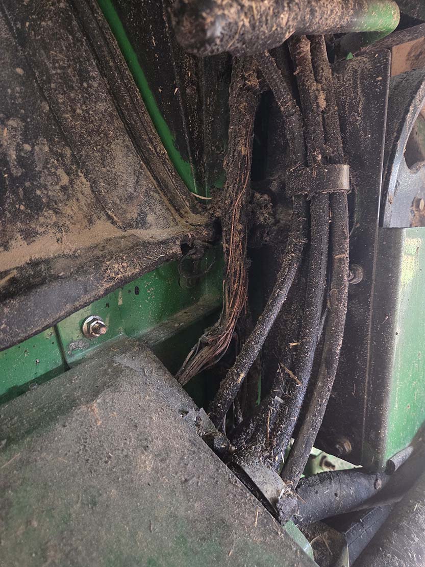 2013 John Deere s670 Combine - Image 8
