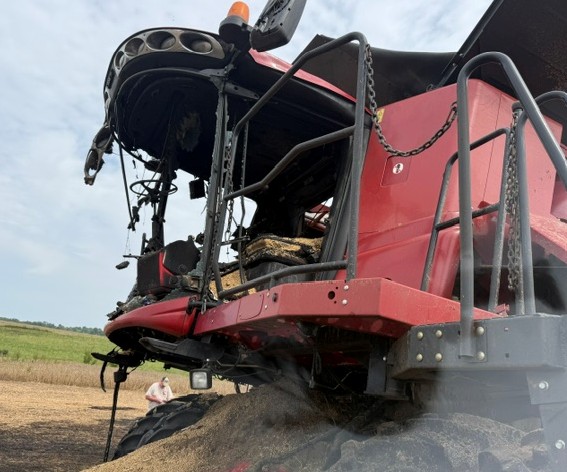 2014 Case IH 8240 Combine - Image 11