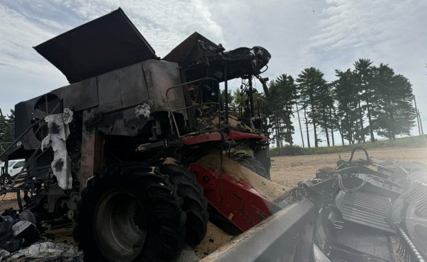 2014 Case IH 8240 Combine - Image 3