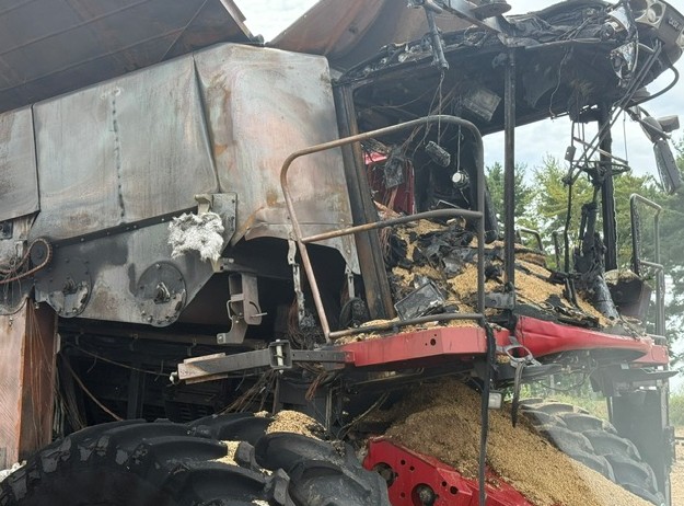 2014 Case IH 8240 Combine - Image 7