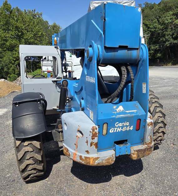 2014 Genie GTH844 Telehandler - Image 2