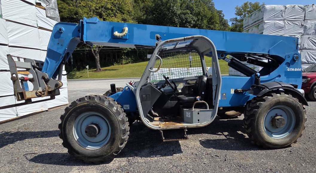 2014 Genie GTH844 Telehandler - Image 8