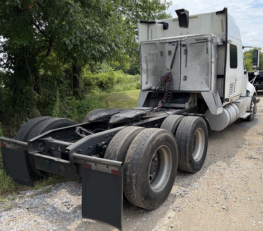 2015 International LF687 - Image 3