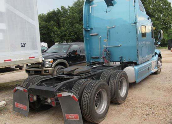 2015 Peterbilt 587 - Image 3