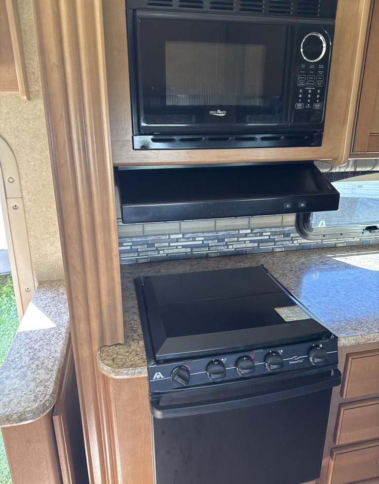 2015 Ford Thor Motor Coach - Image 10