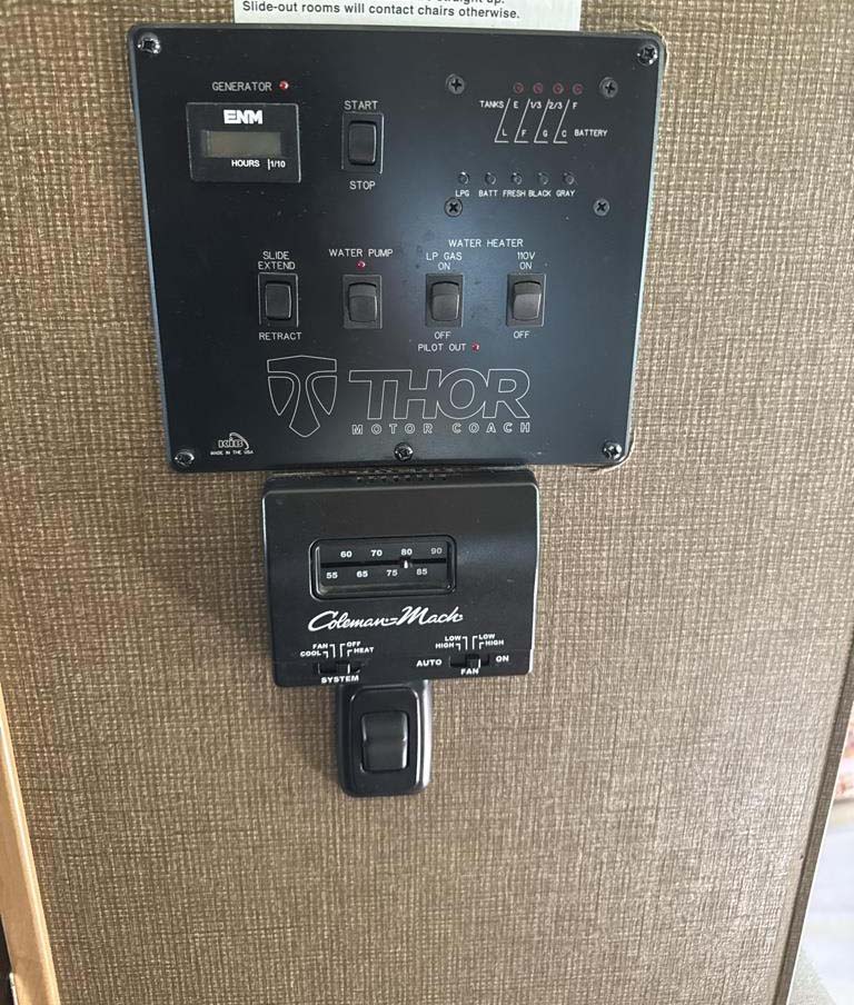 2015 Ford Thor Motor Coach - Image 12