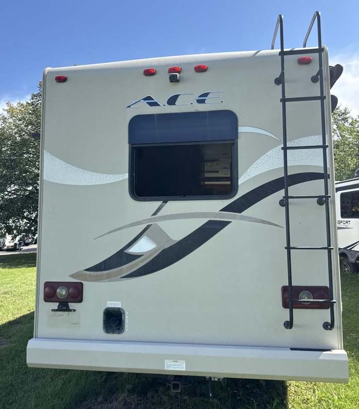 2015 Ford Thor Motor Coach - Image 3