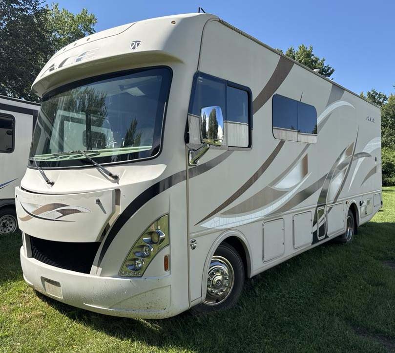 2015 Ford Thor Motor Coach - Image 4