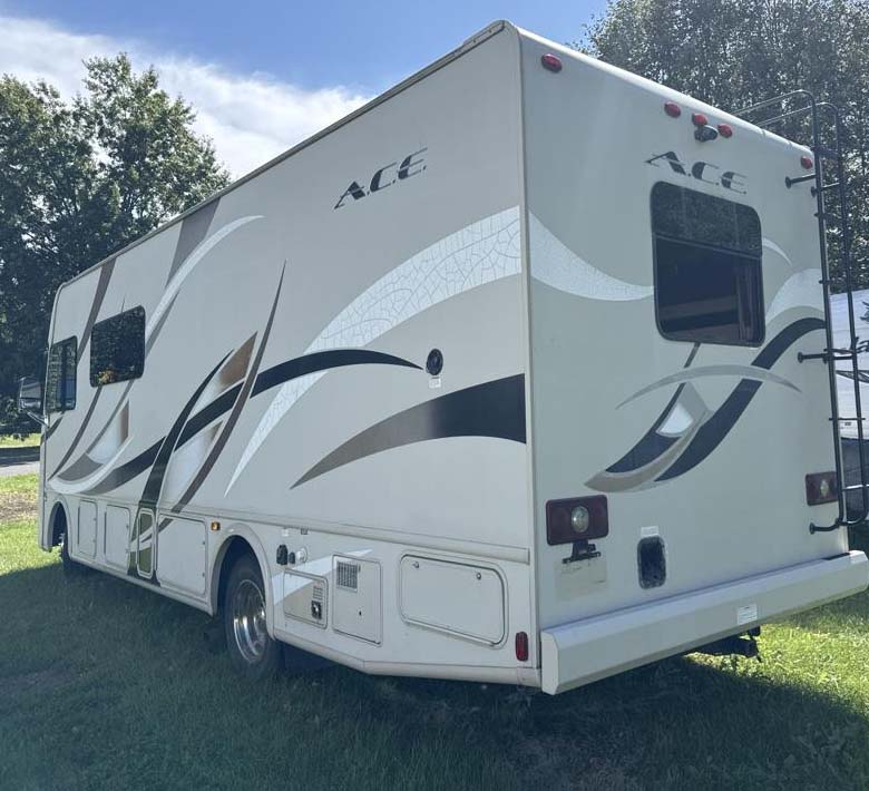 2015 Ford Thor Motor Coach - Image 5