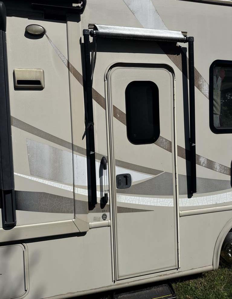 2015 Ford Thor Motor Coach - Image 7