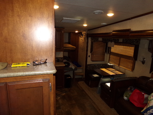 2016 KZ Durango BHD 5th Wheel Travel Trailer - Image 28