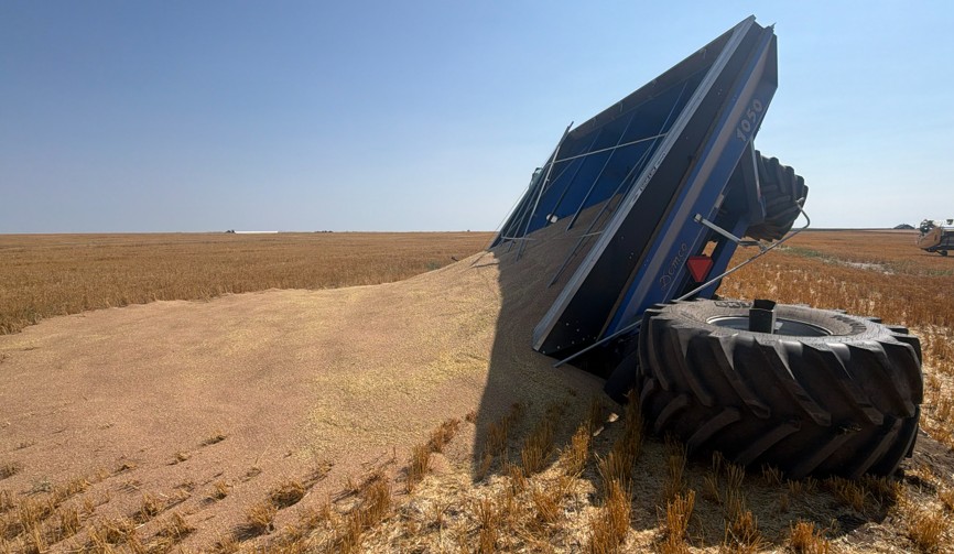 2017 Demco 1050 Grain Cart