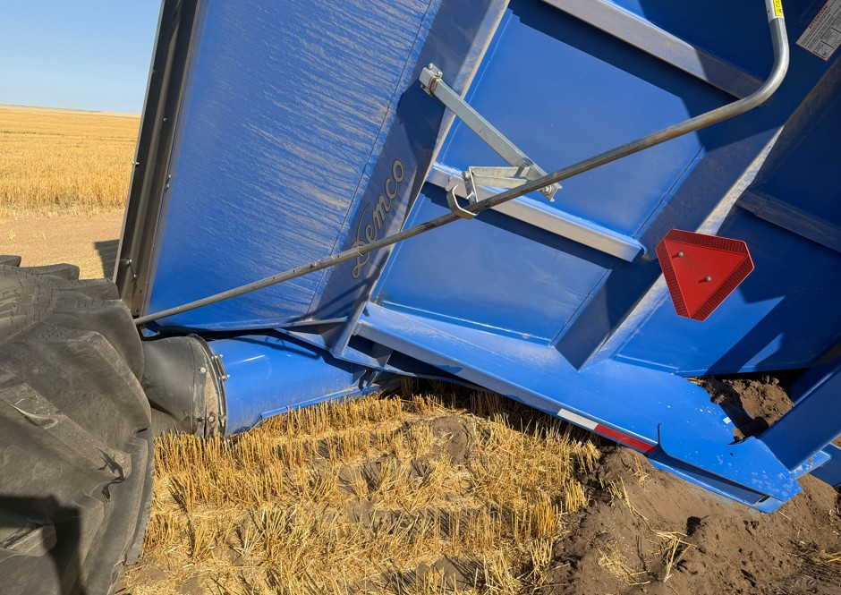 2017 Demco 1050 Grain Cart - Image 4