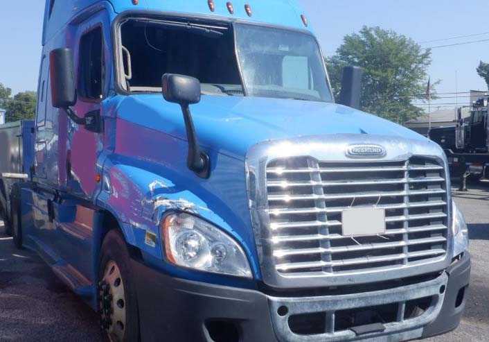 2017 Freightliner Cascadia - Image 2