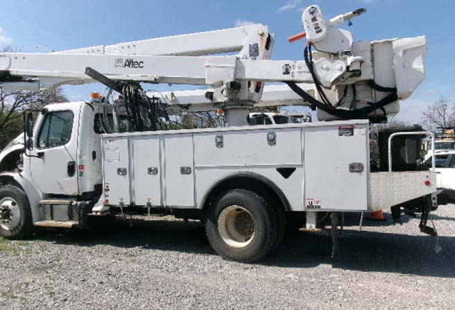 2017 Freightliner M2 106 Bucket Truck - Image 4