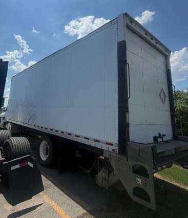 2017 Hino 388V - Image 3