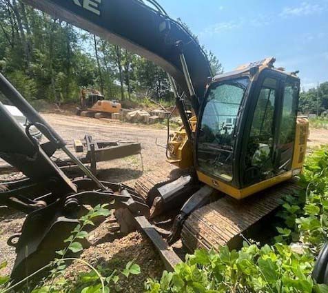 2017 John Deere 135G Excavator - Image 3