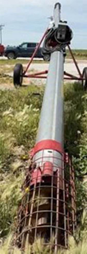 2018 Hutchinson 10-32 Auger - Image 2