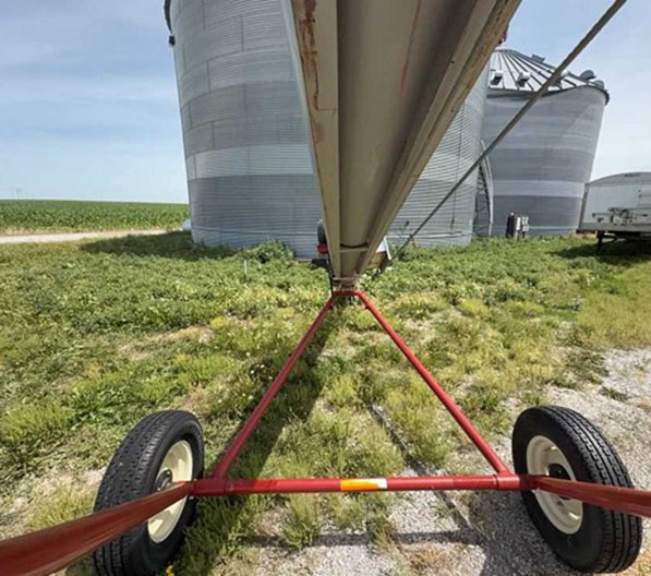 2018 Hutchinson 10-32 Auger - Image 7