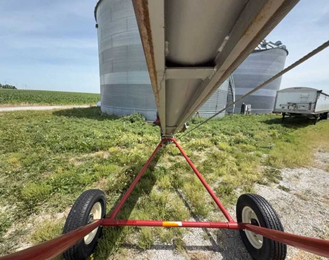 2018 Hutchinson 10-32 Auger - Image 8