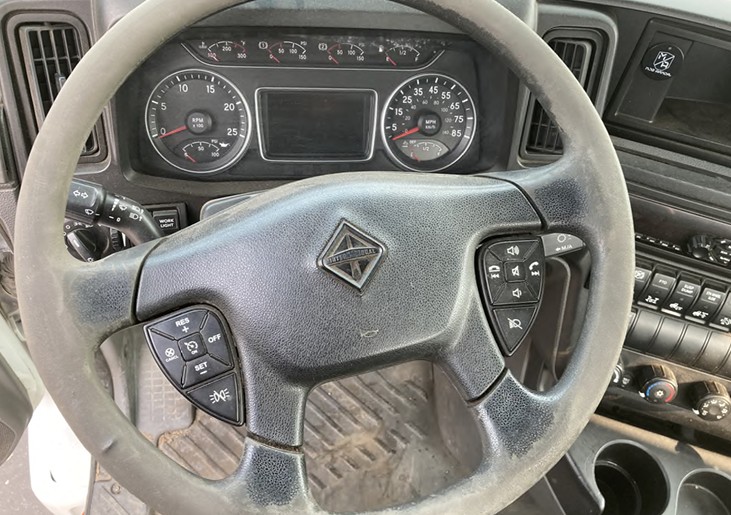 2018 International LT625 - Image 15