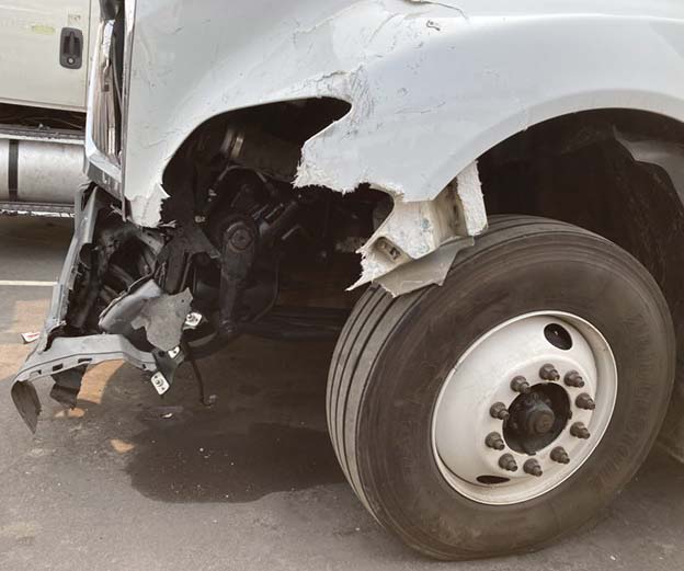 2018 International LT625 - Image 2