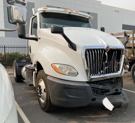 2018 International LT625 - Image 4