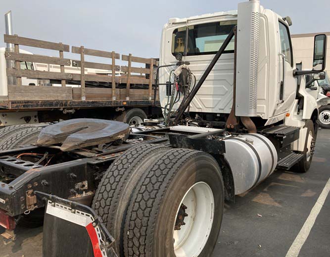 2018 International LT625 - Image 5