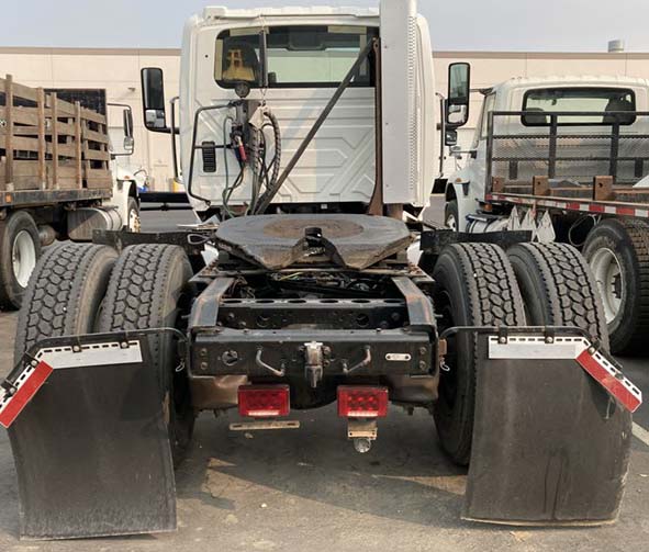 2018 International LT625 - Image 7