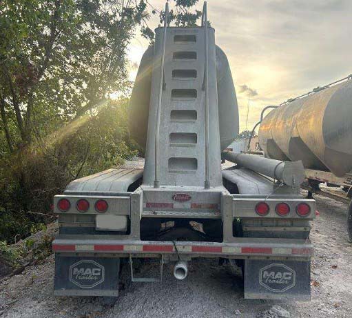 2018 Mac TN1050APB Pneumatic Dry Bulk Tank Trailer - Image 6
