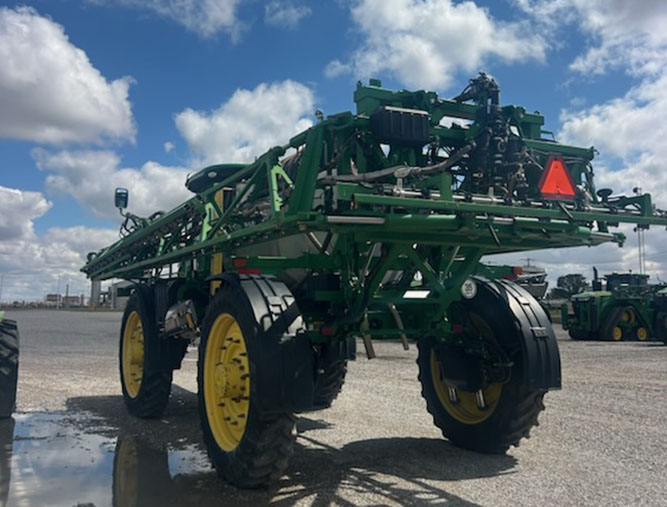 2019 John Deere R4045 Sprayer - Image 3