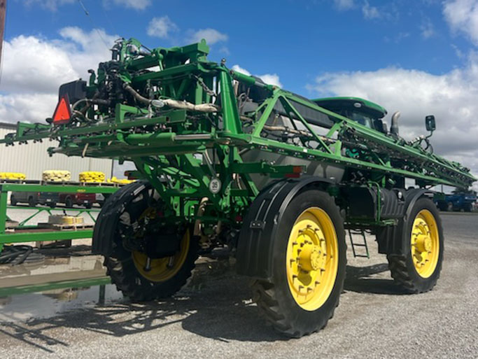 2019 John Deere R4045 Sprayer - Image 4