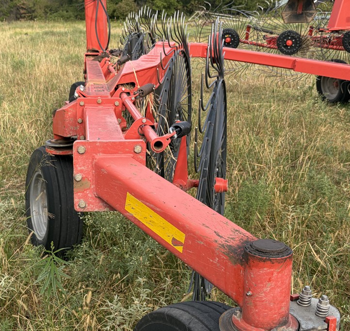 2019 Kuhn SR612 Hay Rake - Image 3