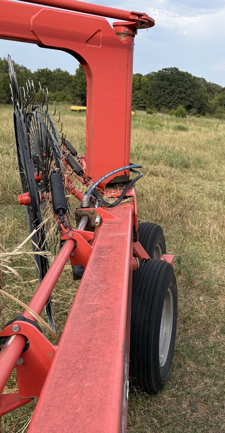 2019 Kuhn SR612 Hay Rake - Image 4