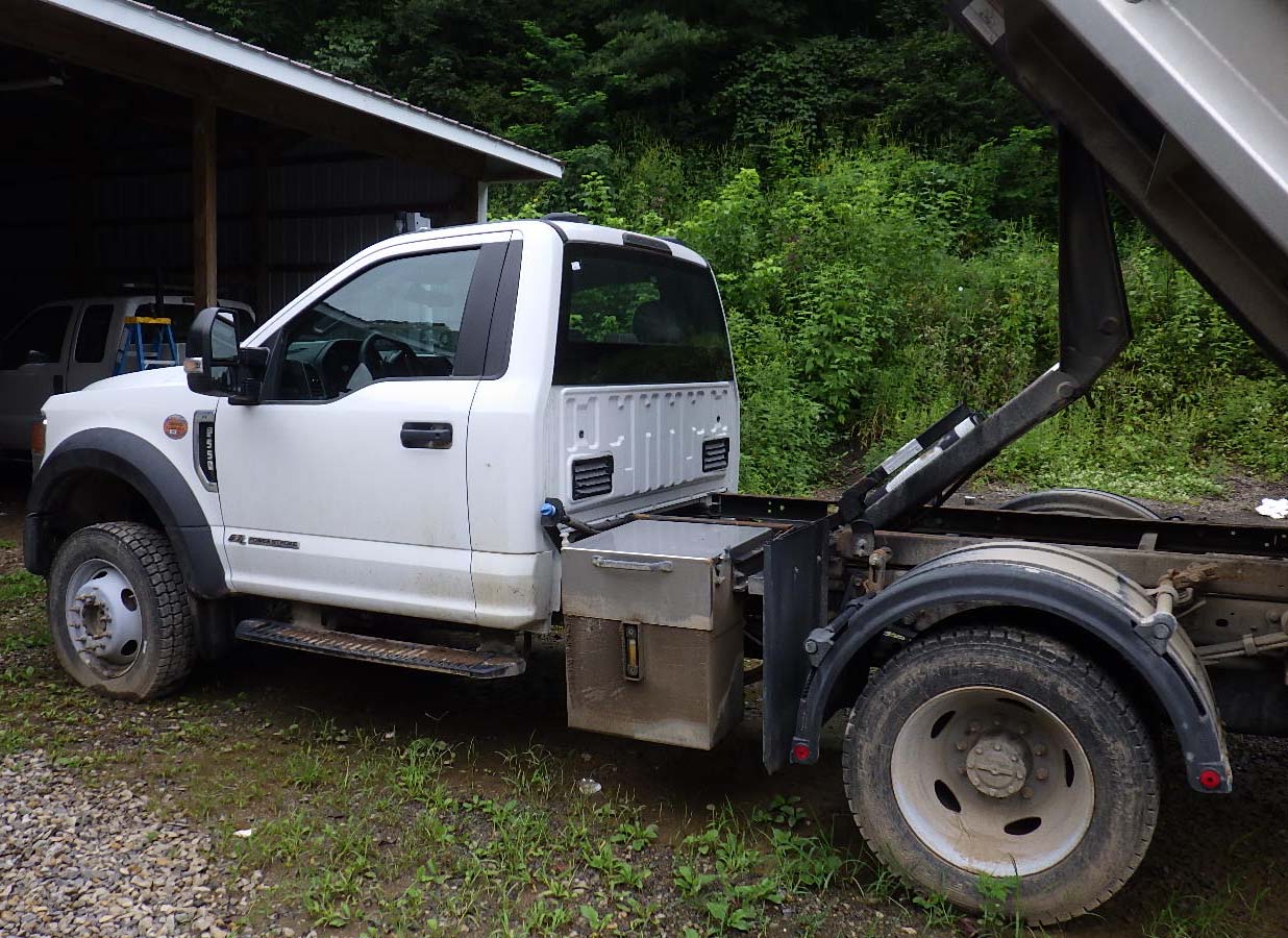 2020 Ford F-550 4×4 Dump Truck - Image 3