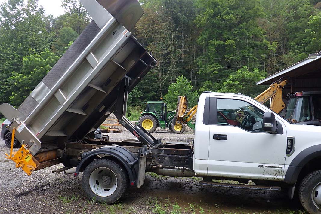 2020 Ford F-550 4×4 Dump Truck - Image 4
